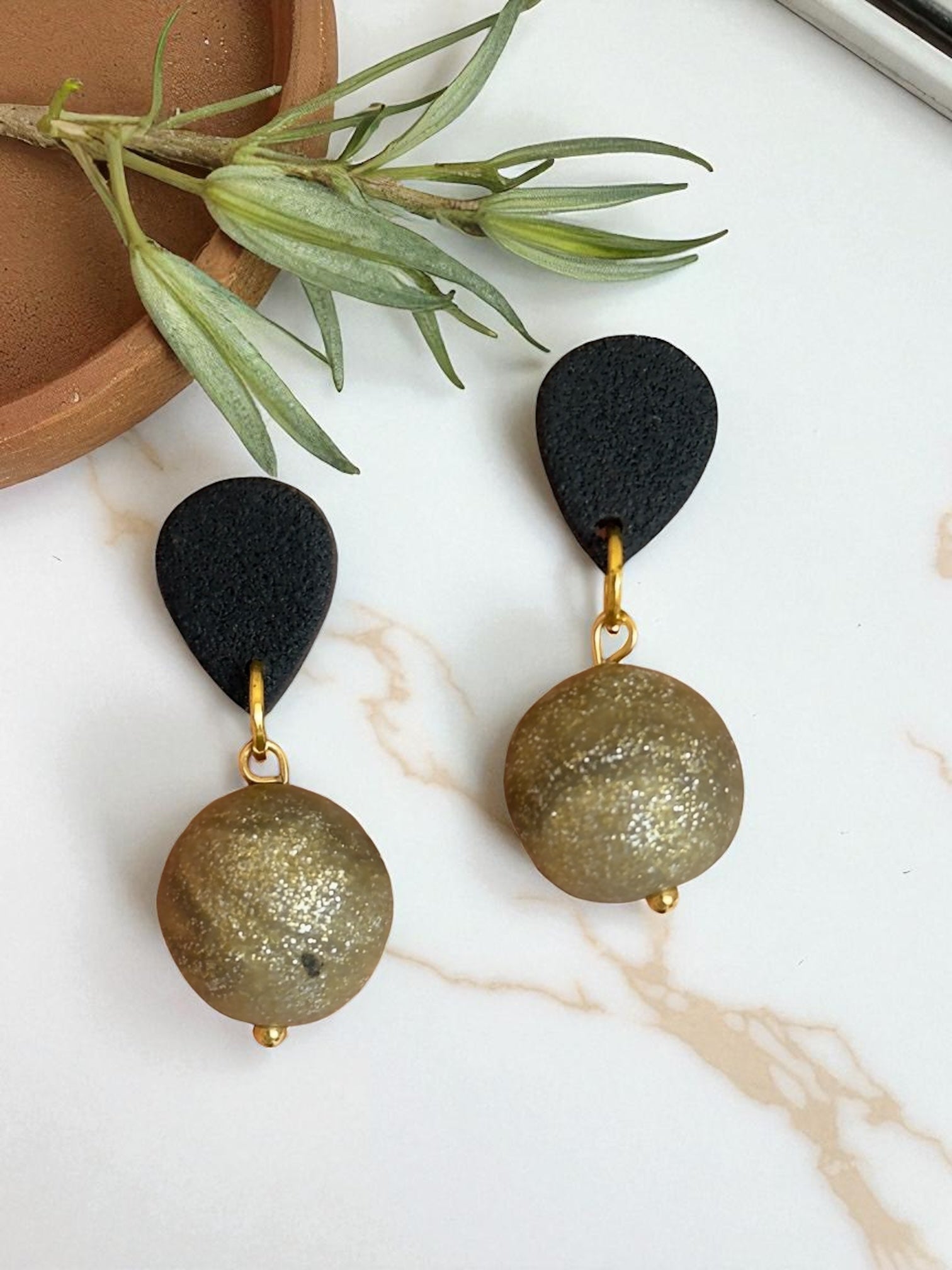 Aurora | Golden Black