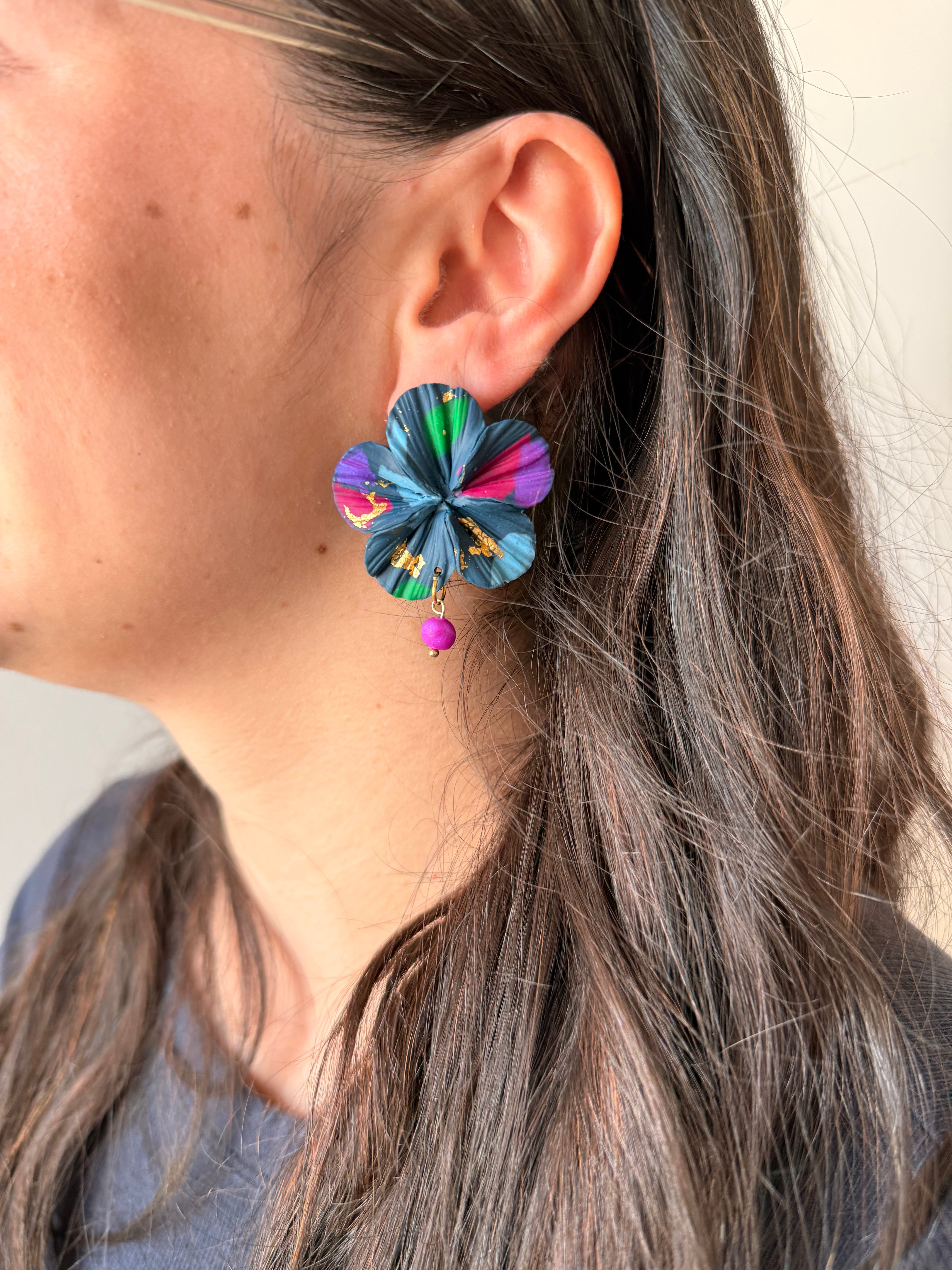 Clari | Black Colors