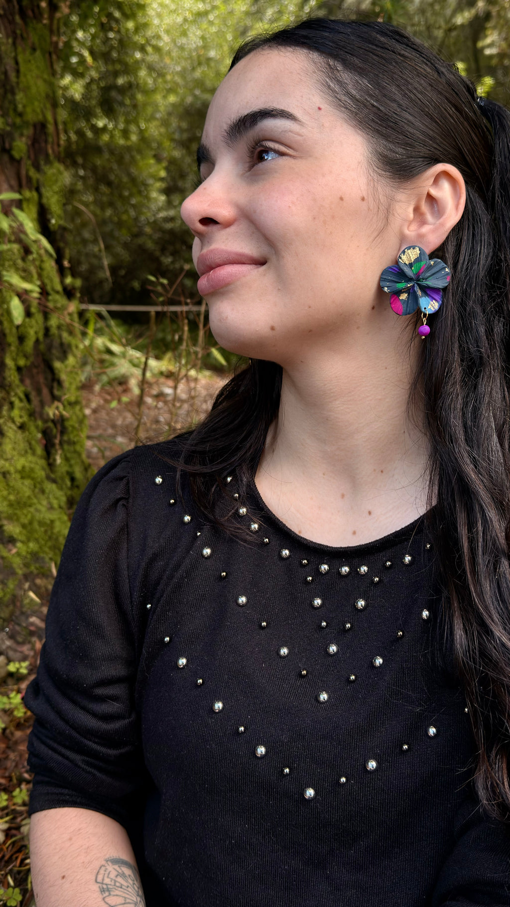 Clari | Black Colors