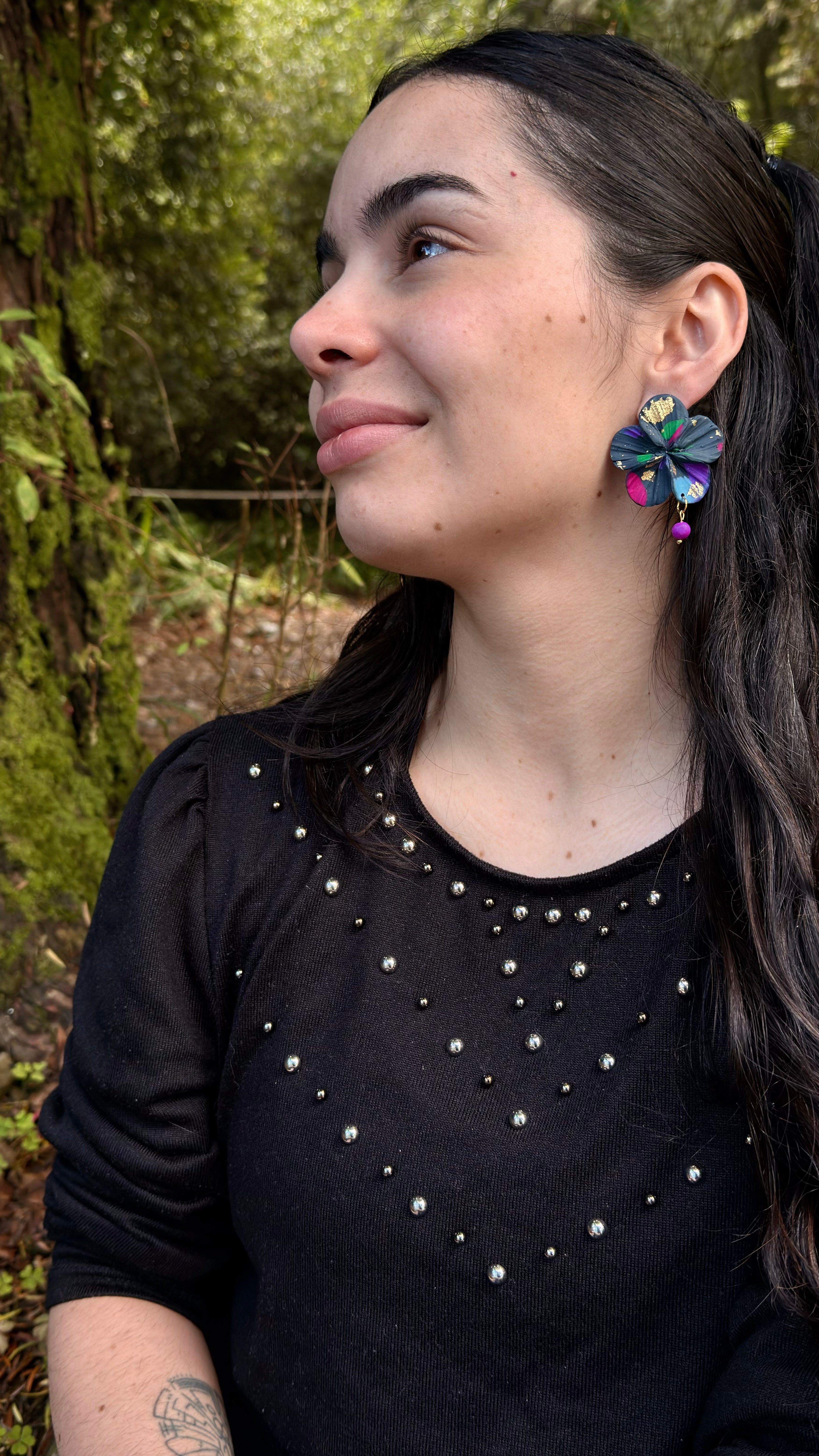 Clari | Black Colors