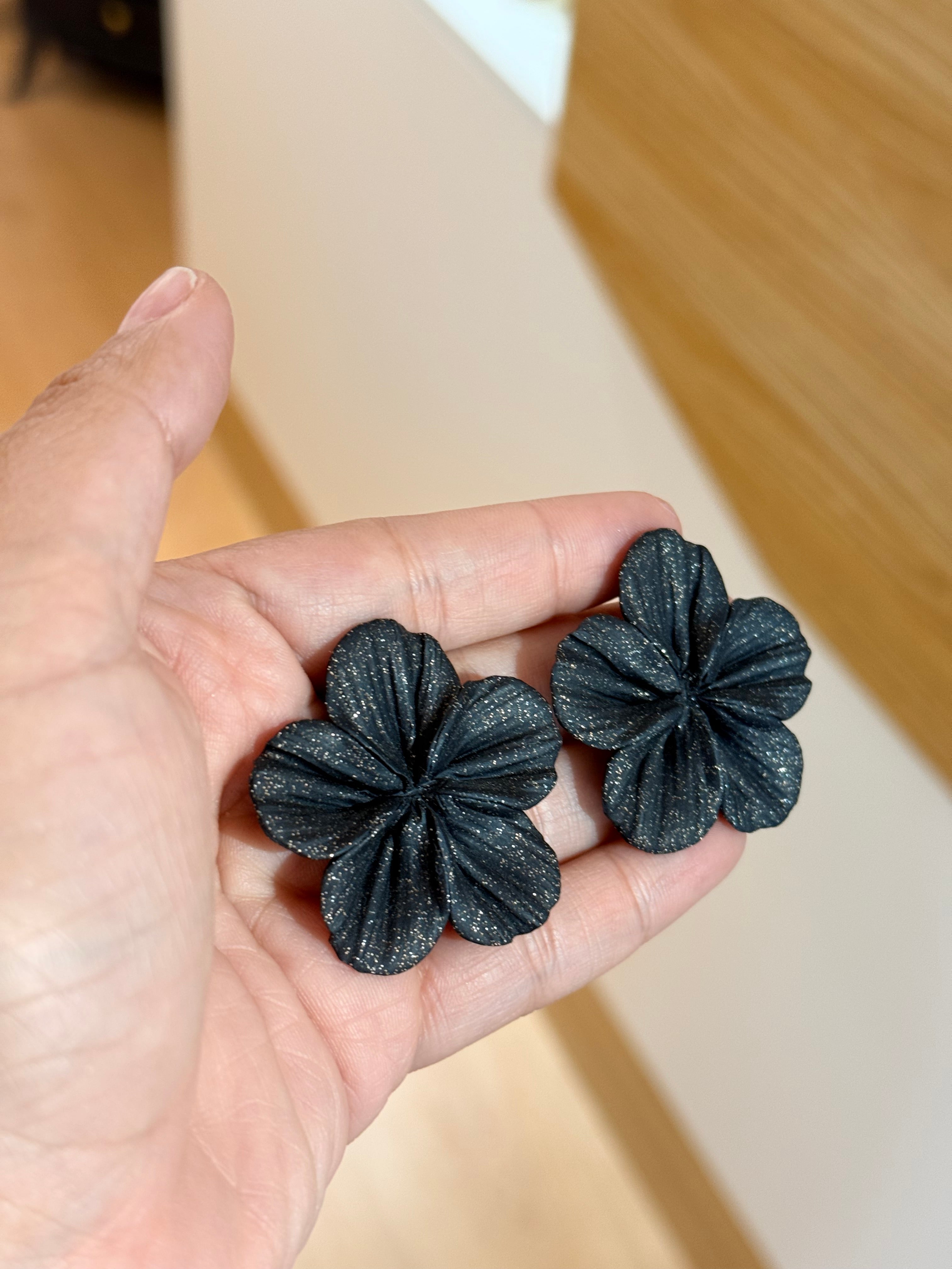 Clari | Black