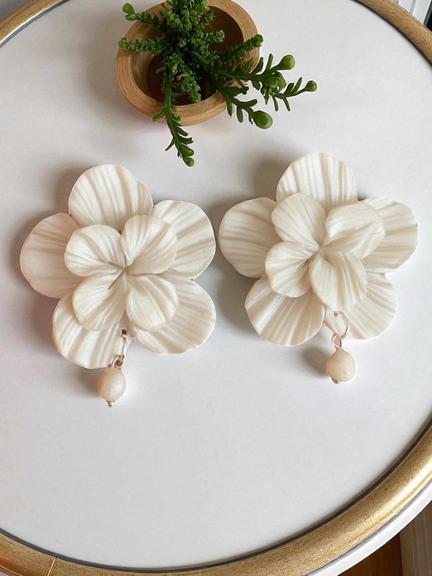 Clari | White pearl
