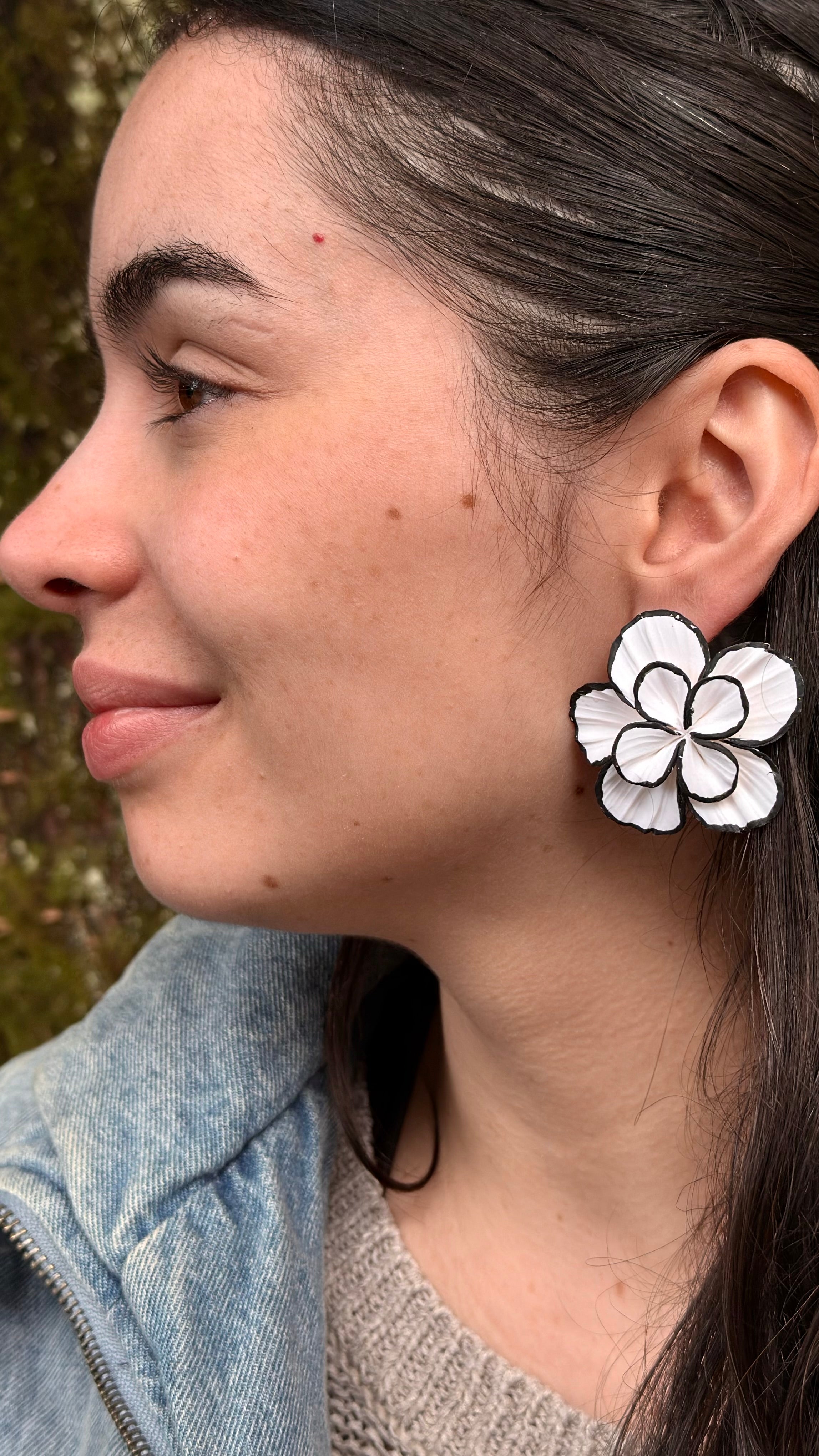 Clari | Black & White