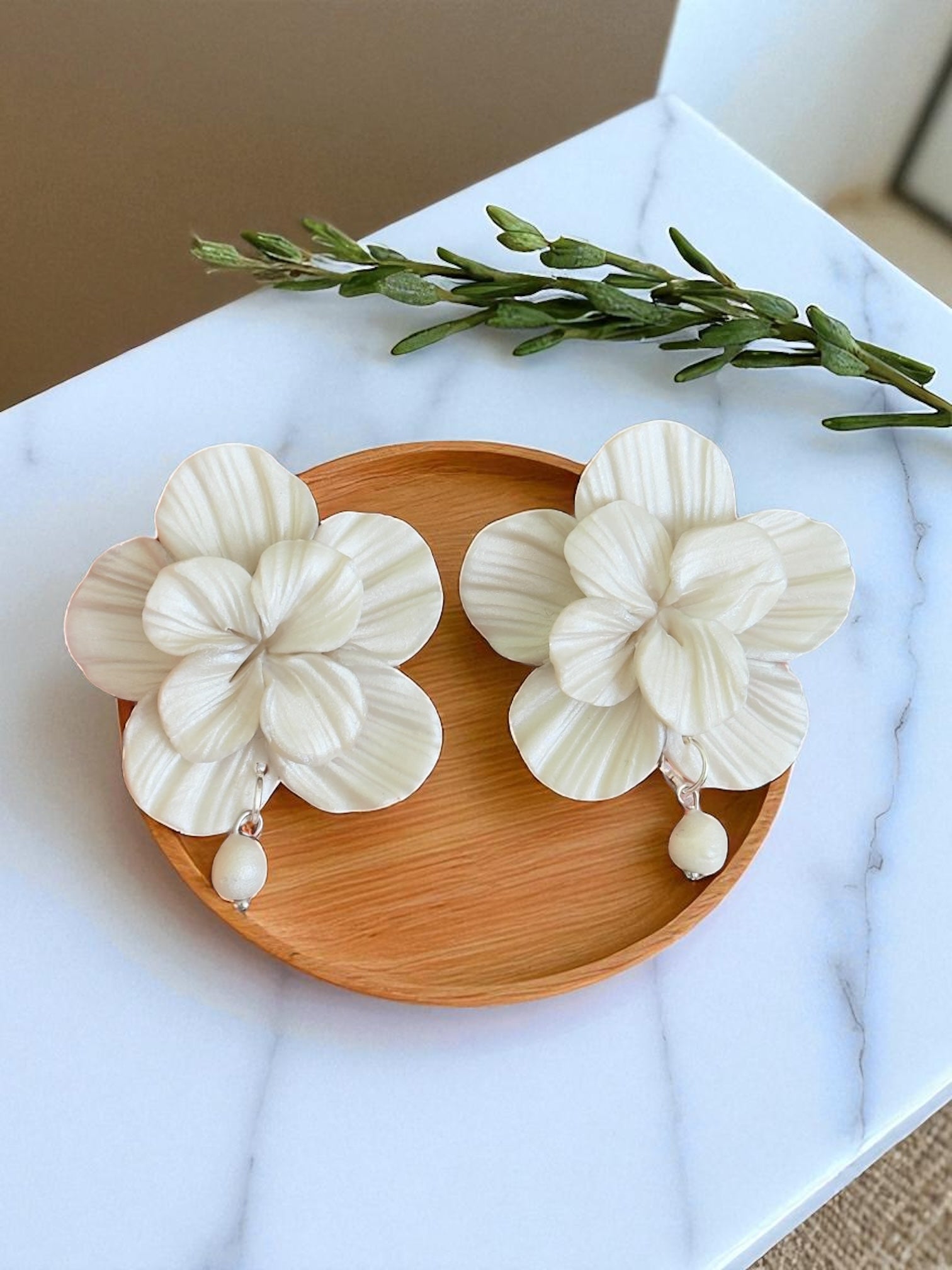 Clari | White pearl
