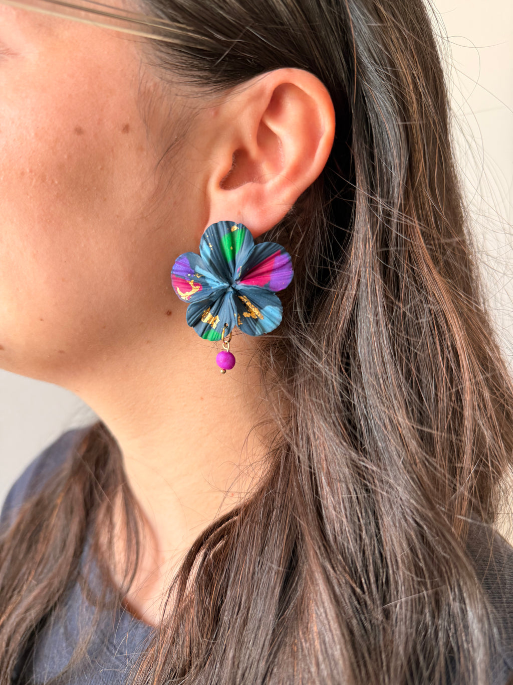 Clari | Black Colors