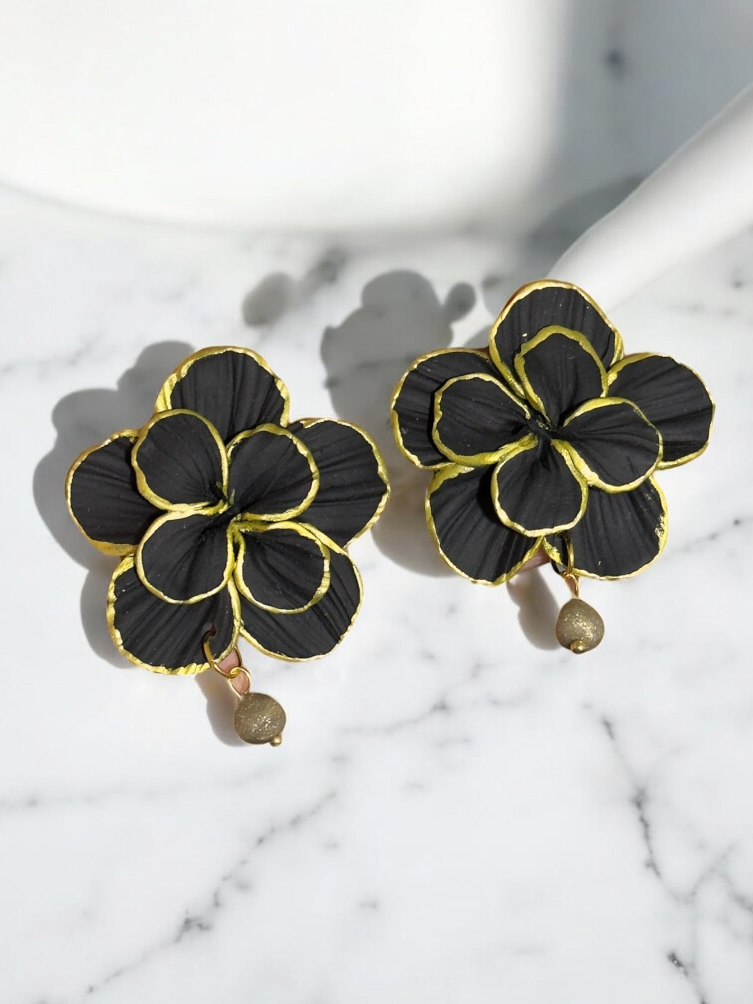 Clari | Golden Black