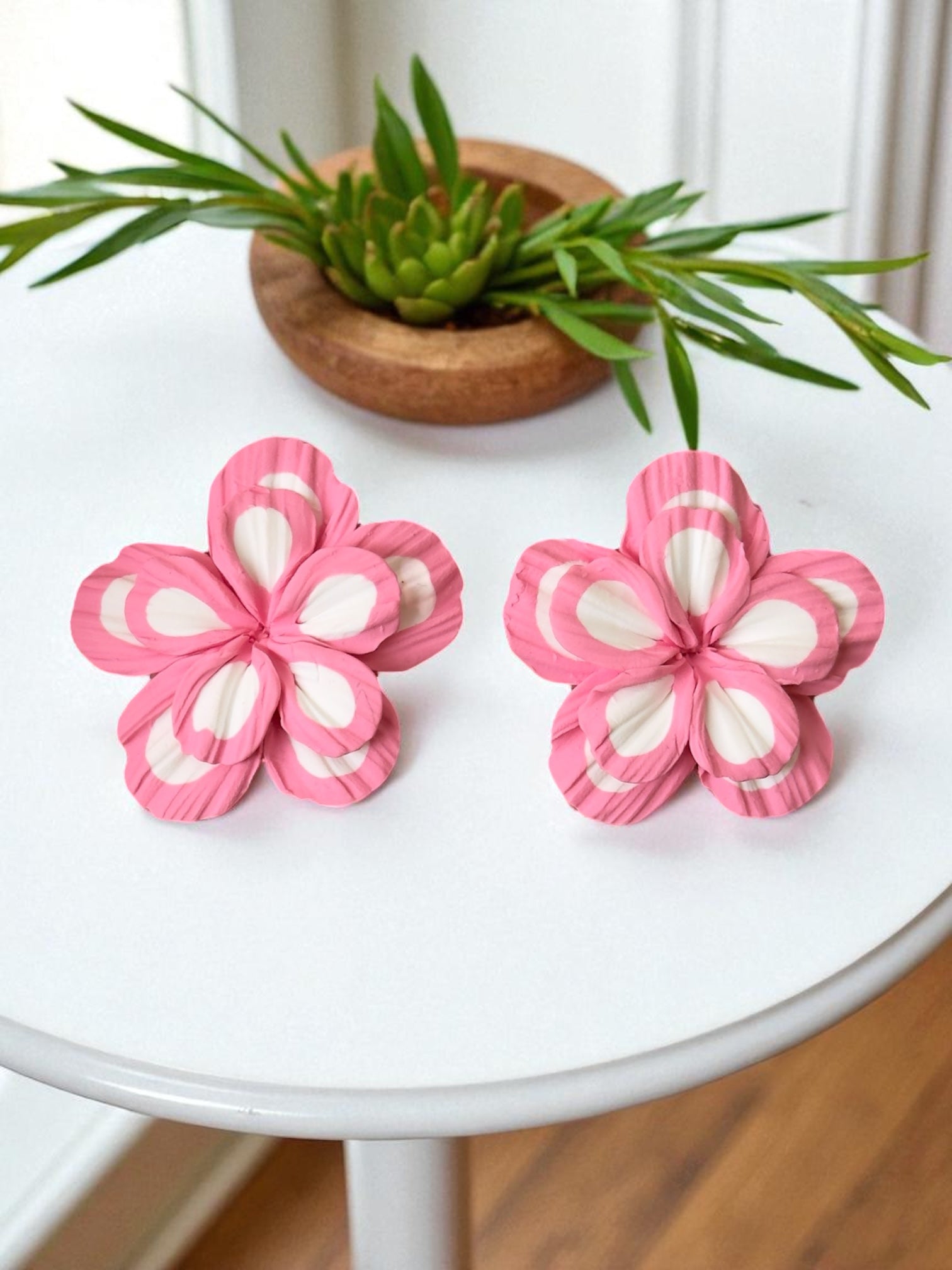 Clari | White Soft Pink
